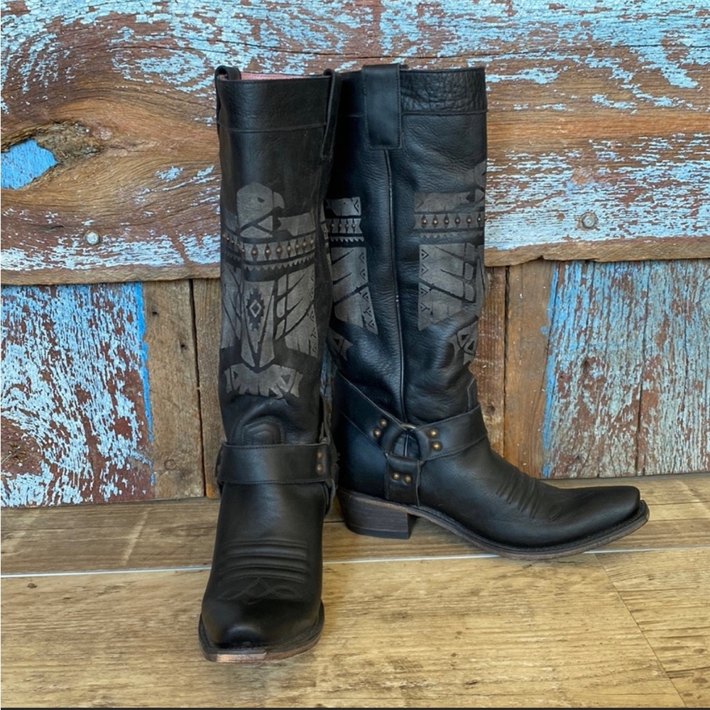 ISO ‼️ ISO ‼️ Junk Gypsy by Lane She Who is Brave Black 7.5 or 8 ‼️